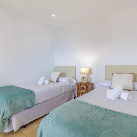Beachfront With Twin Beds Appartamento